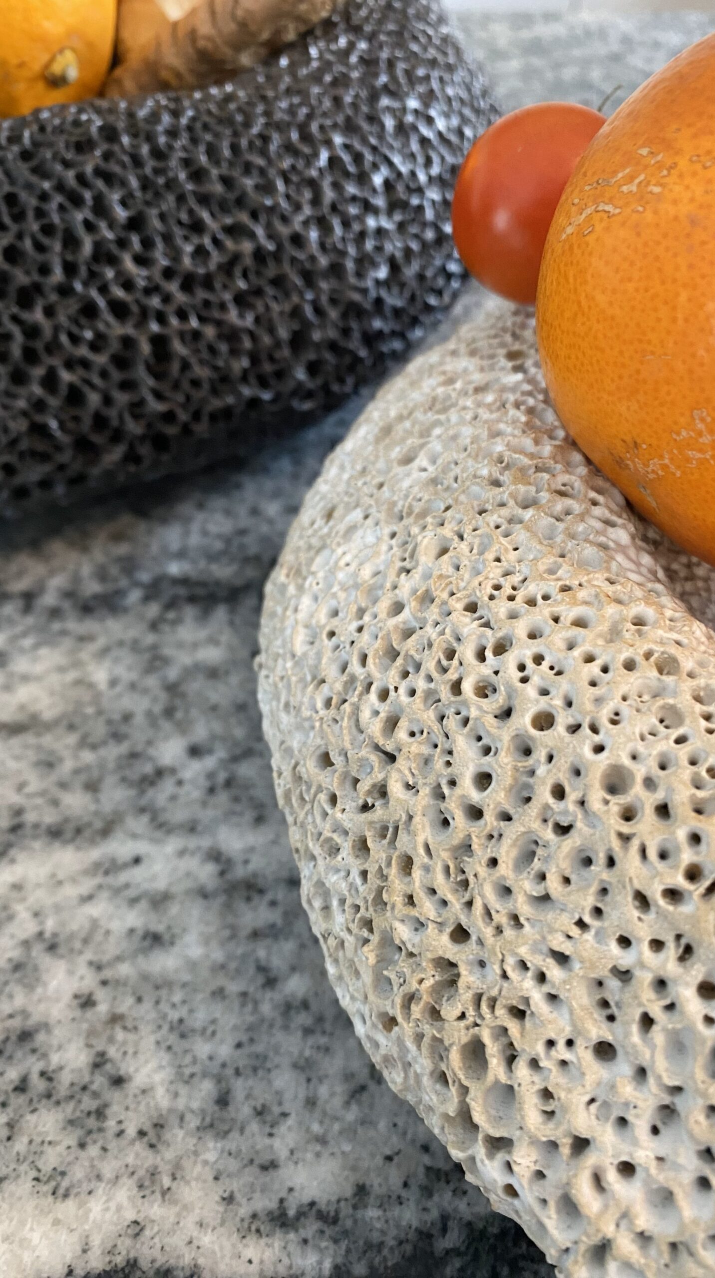 Oryginalna okrągła jasno beżowa misa na owoce handmade Beige Organic Hikra - obrazek 4