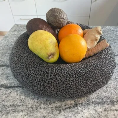 Oryginalna duża czarna misa na owoce handmade Black Organic Hikra