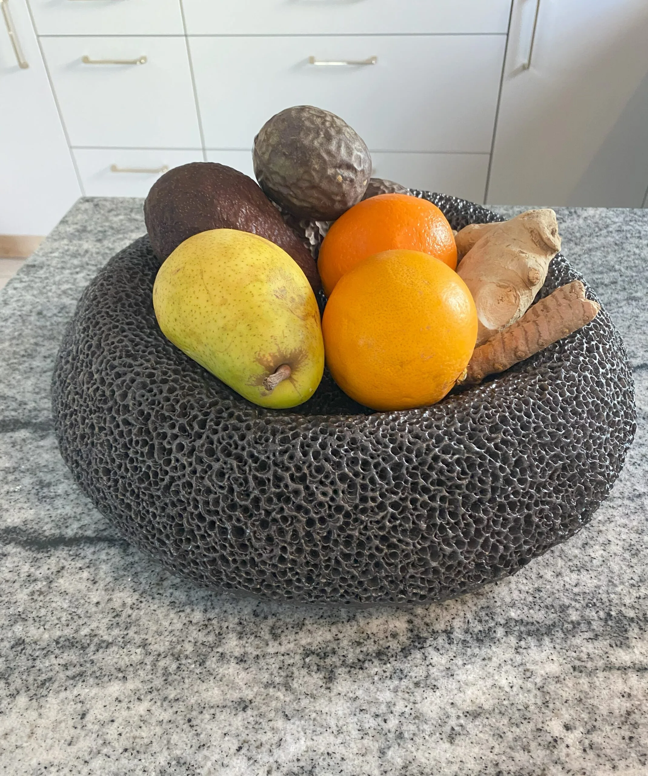 Oryginalna duża czarna misa na owoce handmade Black Organic Hikra